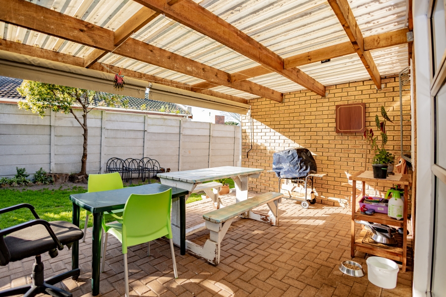 2 Bedroom Property for Sale in Oakglen Western Cape